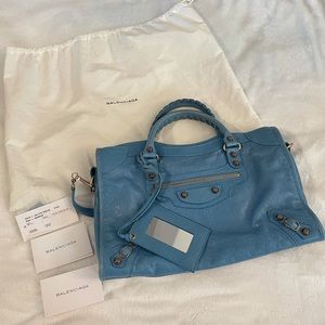 Balenciaga city giant